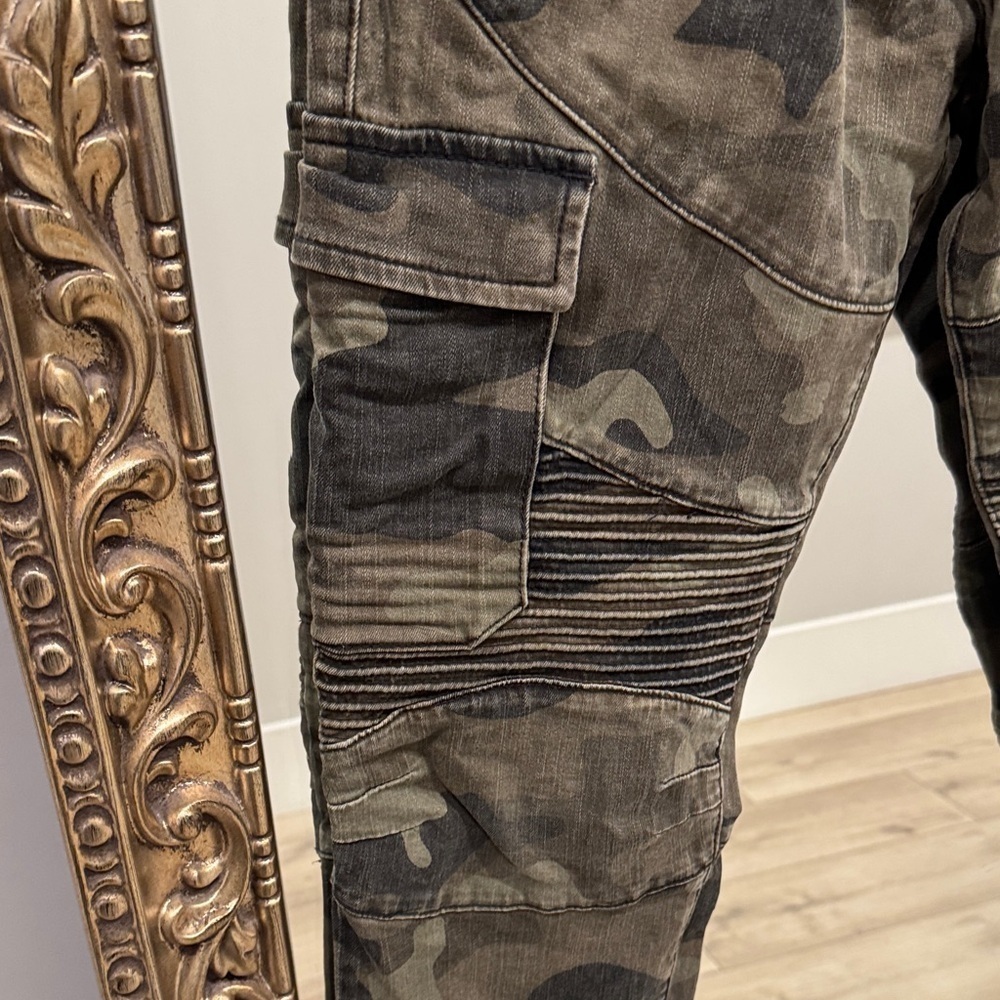 True Religion Green and Black Cargo Pants - Picture 5 of 10